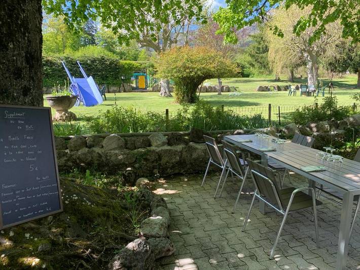 Hôtel, avec Terrasse et Jardin ainsi que Piscine et Vue à Saint-Paul-lès-Monestier - 2