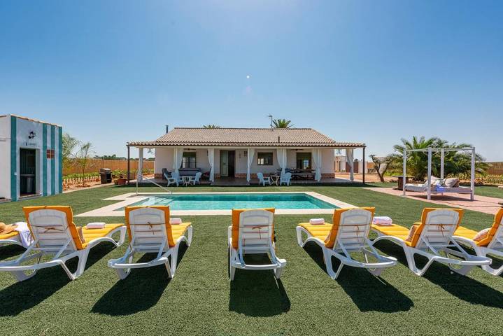 Casa de vacaciones para 14 personas, con Terraza y Jardín además de Piscina y Vistas en Écija