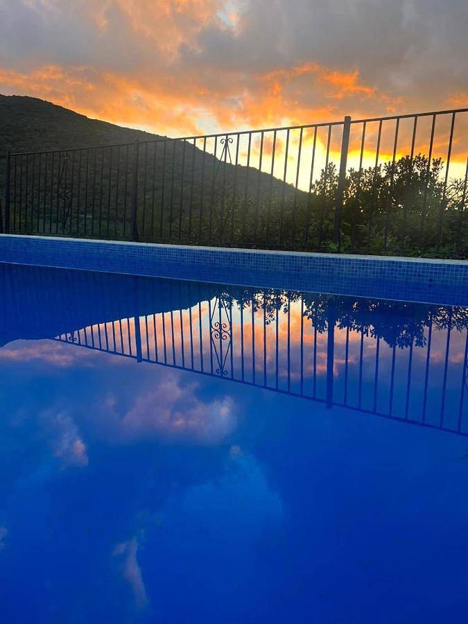 Casa rural con piscina para 10 personas, con Balcón y Terraza además de Jardín y Piscina en Sierra de Grazalema - 2