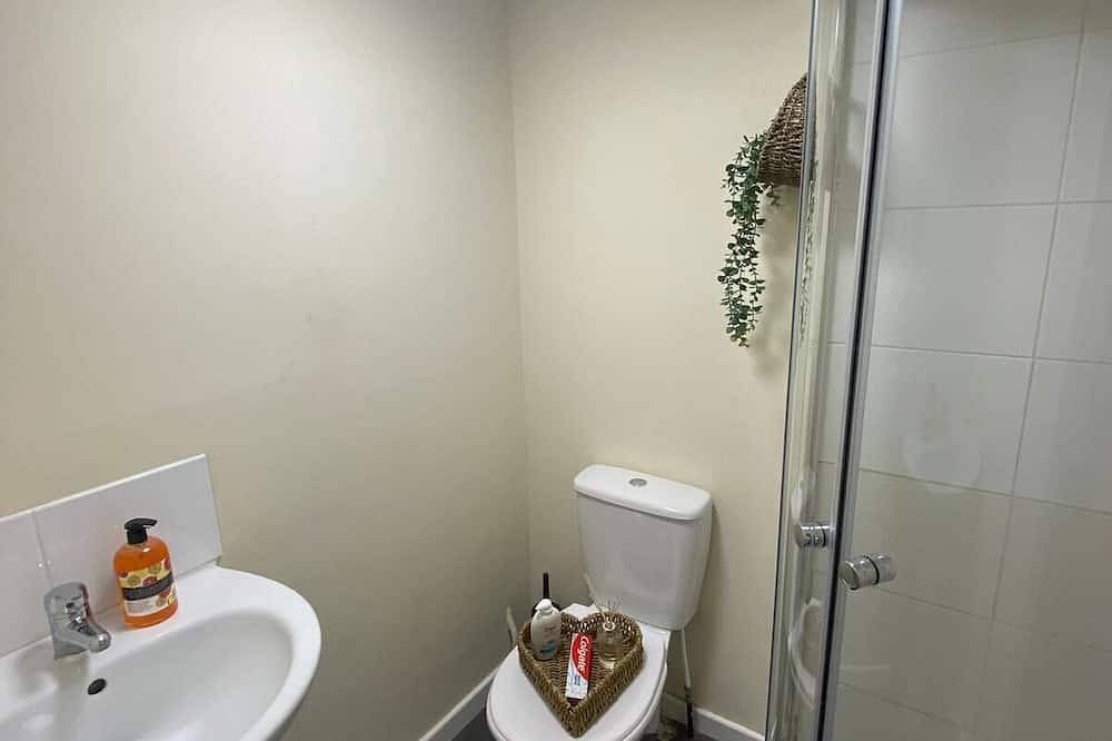 Room 3 - Single Bed - Wfi - 2 minute walk to Iver Station in Iver, Colne Valley Park