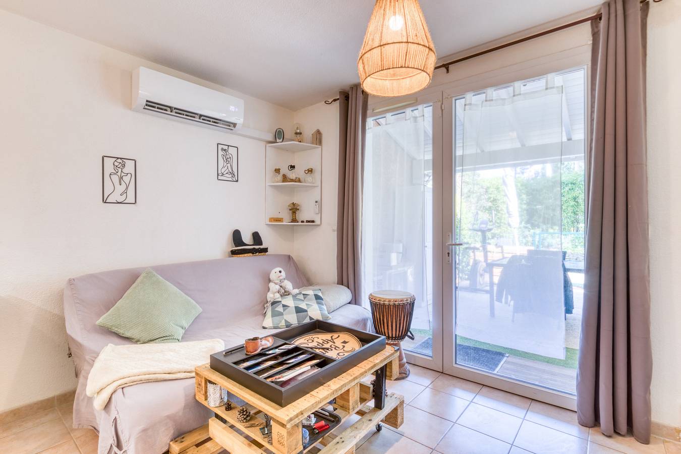 Holiday Home 'Colline De Jasmin Étoilé' with Mountain View, Wi-Fi and Air Conditioning in Calvisson, Nimes region