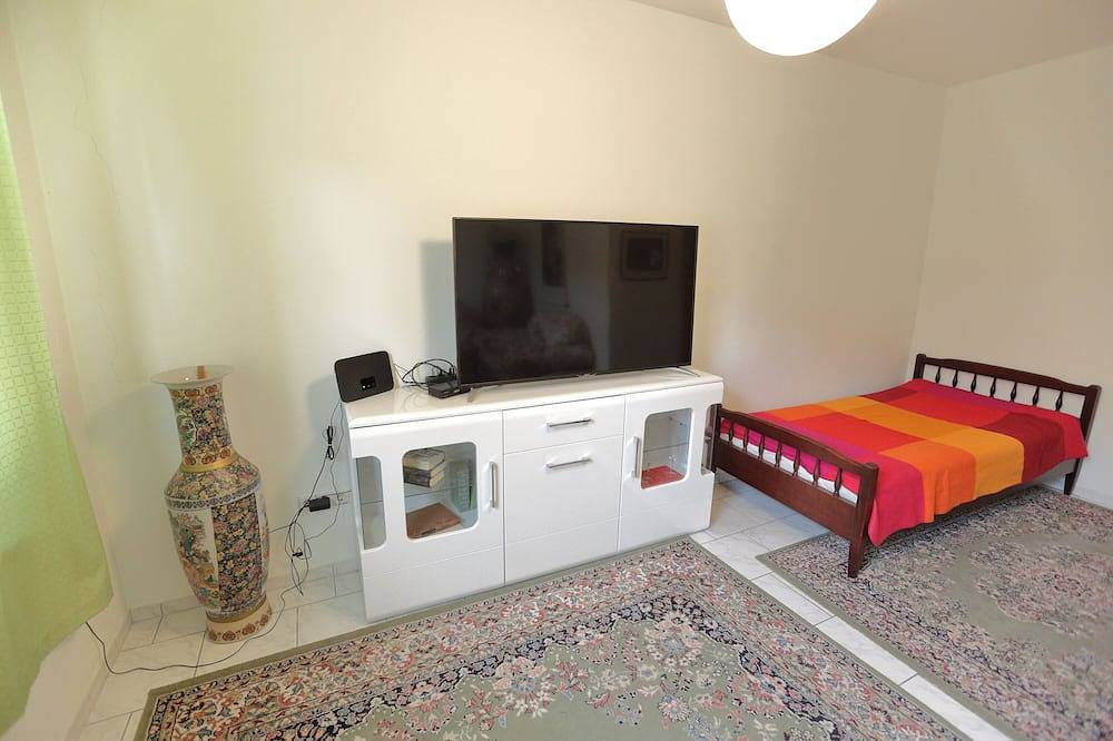 Ganze Wohnung, City-Wohnung 2 - Direkt an der Fußgängerzone und dem Schlosspark Brühl gelegen in Phantasialand, Brühl