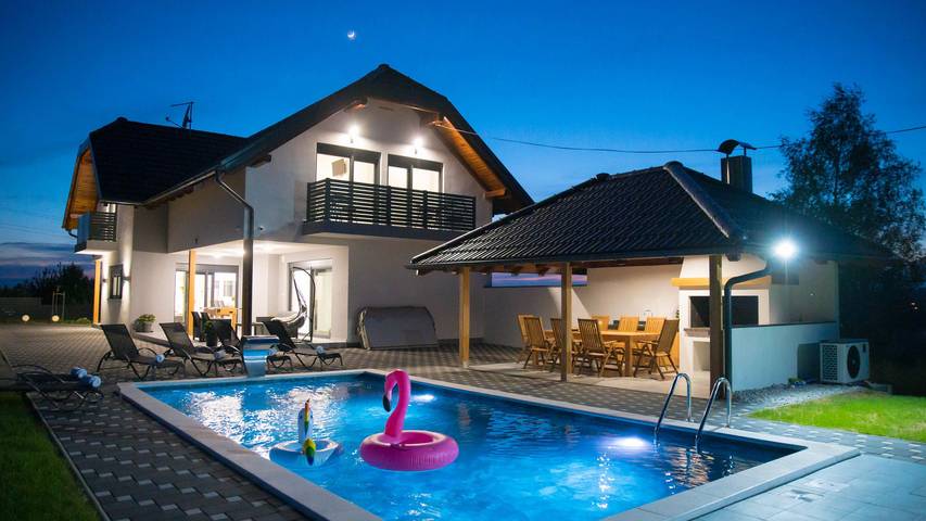 Ferienhaus für 10 Personen, mit Terrasse und Sauna sowie Garten