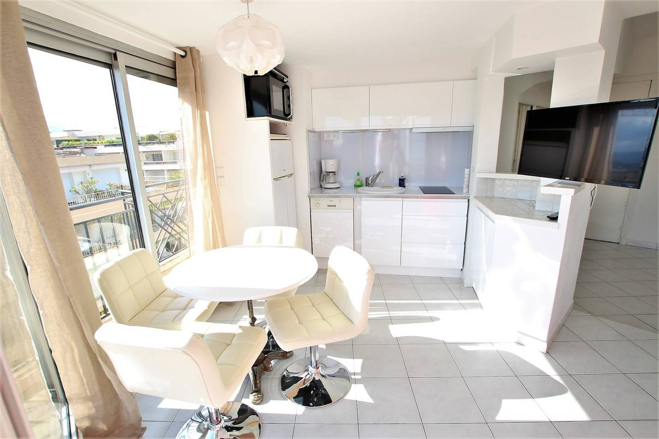Appartement entier, Studio dernier étage avec terrasse sur splendide vue mer in Cannes, Région de Cannes