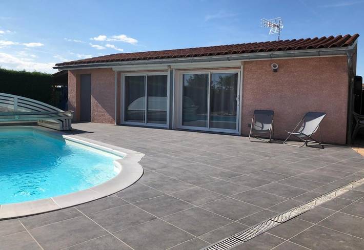 Chambre d’hôte pour 6 personnes, avec piscine et jardin ainsi que terrasse et vue dans l' Ain - 2