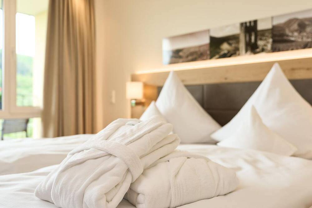 Doppelzimmer Dusche/Wc Herrenberger Doppelzimmer - Hotel Weingut Weis in Trier, Moseleifel