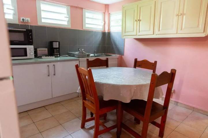 Casa en Les Abymes — 60 m², jardín in Les Abymes, Guadalupe