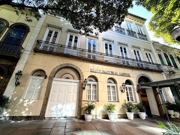 Pousadas para 4 pessoas, com piscina e terraço e ainda sauna em Catete