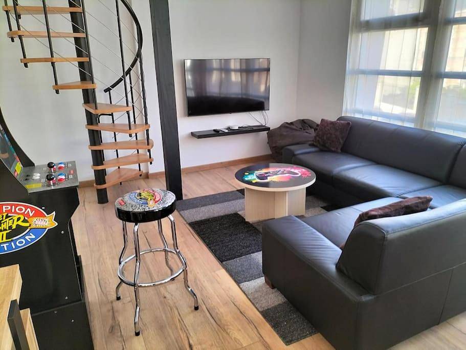Appartement entier, La suite Gaming - Suite 8 personnes in Rethel, Ardennes