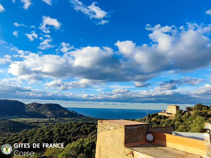 Gîte pour 6 personnes, avec Terrasse ainsi que Jardin et Vue à Aregno - 2
