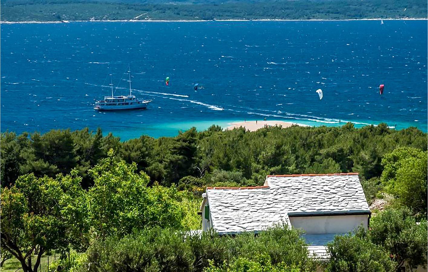 Luxuriöses Apartment am Strand mit Pool und Parkplatz in Bol, Brac