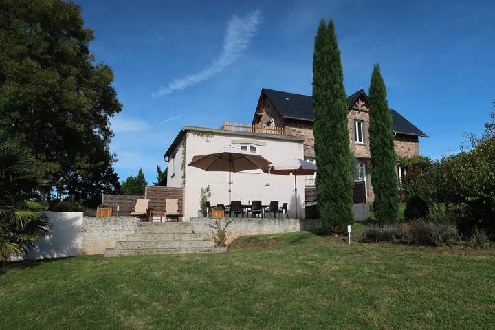 Gîte pour 7 personnes, avec Piscine à Saint-Solve