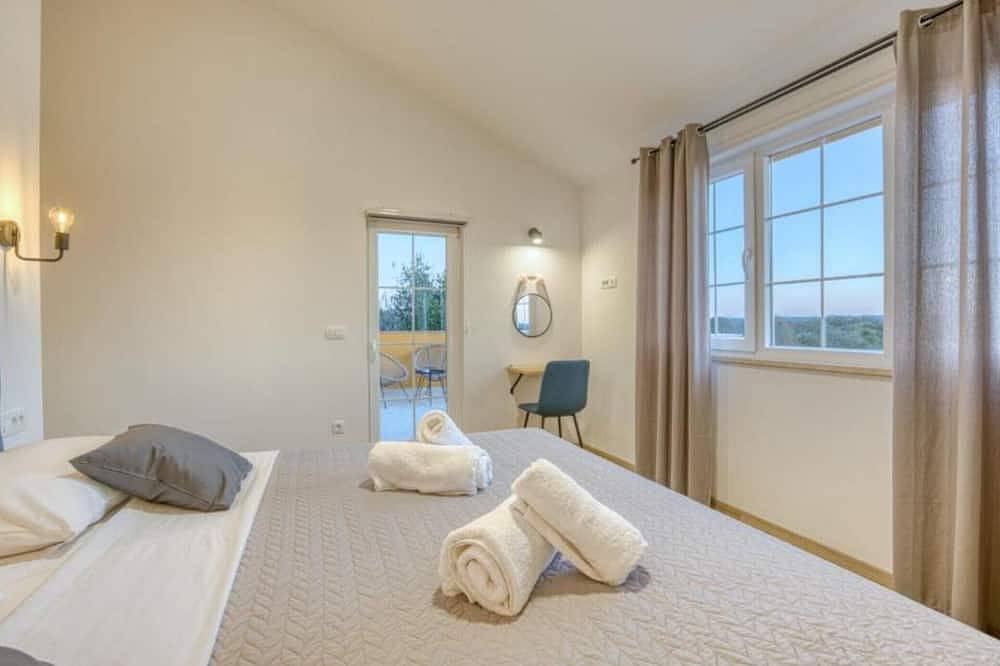 Villa Serenity with Pool in Nin, Zadar