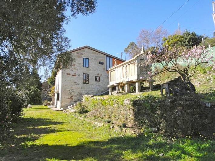 Apartamento para 12 personas, con Balcón y Terraza además de Jardín y Vistas en Moaña
