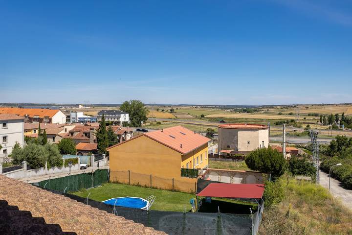 Urbanización para 23 personas, con Balcón además de Jacuzzi y Jardín en Provincia de Segovia - 2