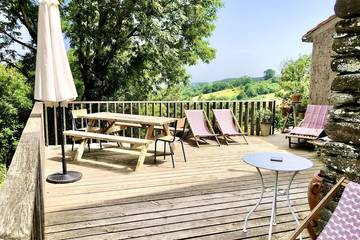 Gîte pour 13 personnes, avec jardin ainsi que balcon et piscine à Dourgne