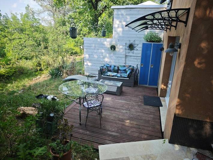 Gîte pour 2 personnes, avec vue ainsi que jardin et terrasse à Artigues (Var)
