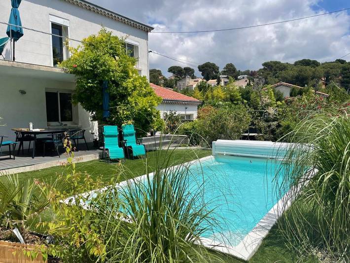 Chalet para 10 personas, con vistas y terraza además de piscina y jardín - 1