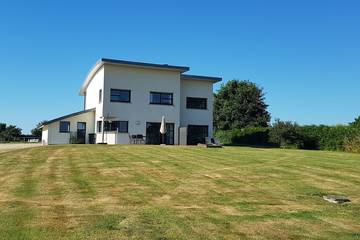 Gîte pour 8 personnes, avec terrasse et jardin à Tréflez