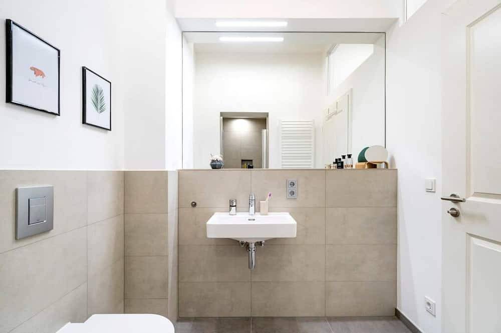 Ganze Wohnung, 3-Bedroom Apartment (90sqm) with a Terrace & Garden(2) in Wedding Berlin, Berlin