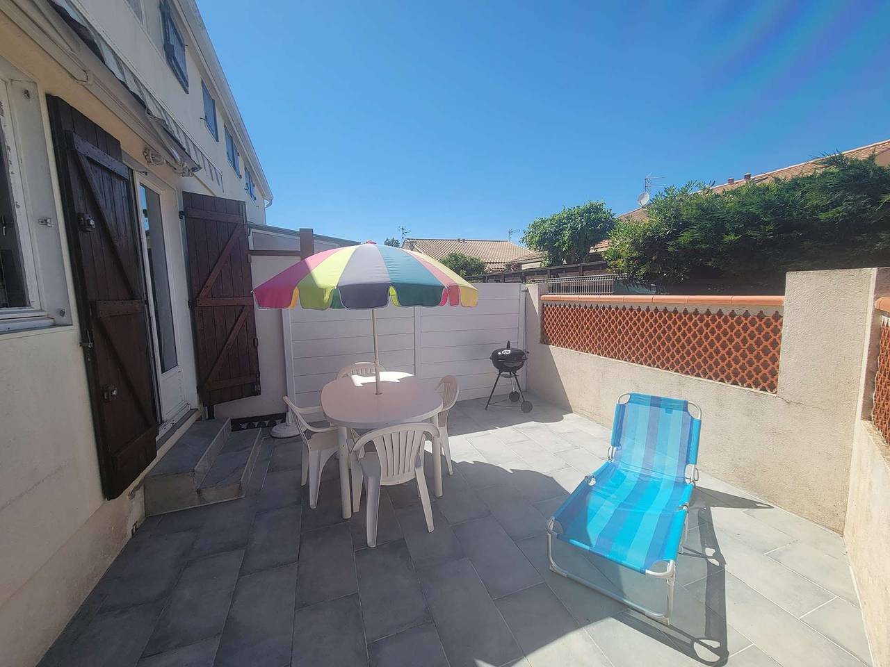 Appartement de vacances entier, Maison T2 cabine 4 couchages, terrasse cloturée, résidence Sun village avec piscine commune, 300m de la plage à Portirag in Portiragnes Plage, Portiragnes