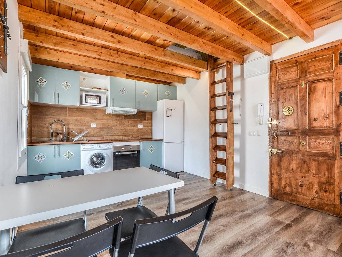 Apartamento entero, Ático espacioso en malasaña de alquiler temporal in Centro (Madrid), Madrid