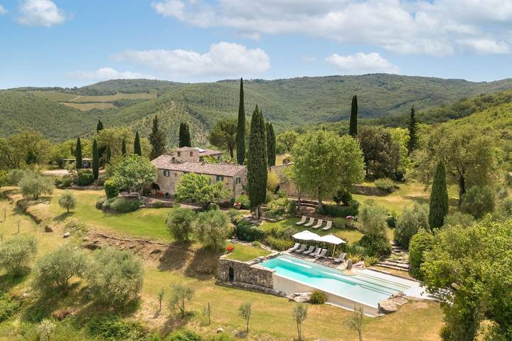 Location de vacances pour 10 personnes, avec terrasse ainsi que jardin et jacuzzi à Radda in Chianti - 4