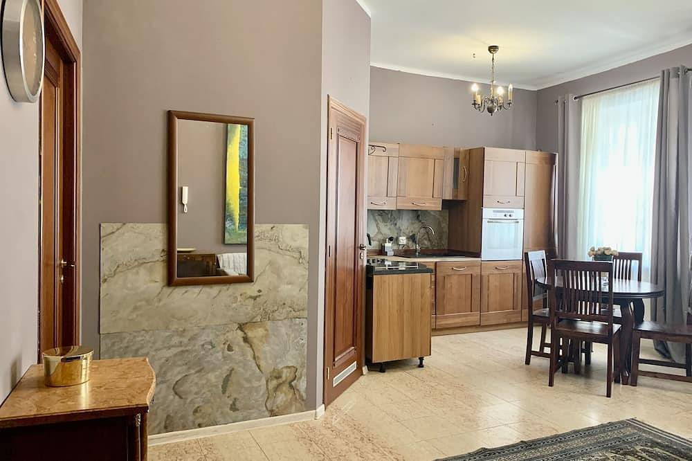 Appartamento intero, Old Town Oasis: Artistic 2-Bedroom Gem Residence in the Crown of Barbican Walls in Varsavia Śródmieście, Varsavia