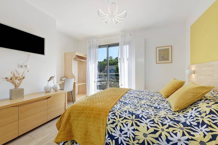 Maison Holen Guest Room - Melen Room, Shared Terrace with Beach View & Wi-Fi in Plougonvelin, Brest Området