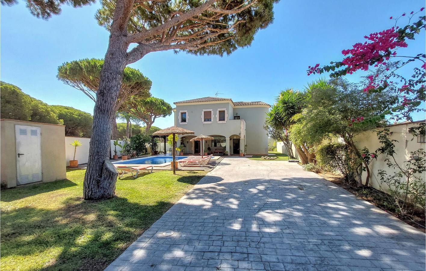 Apartamento de Lujo con Piscina y Parking - Cerca de Pizzeria. in Conil de la Frontera, Costa de la Luz