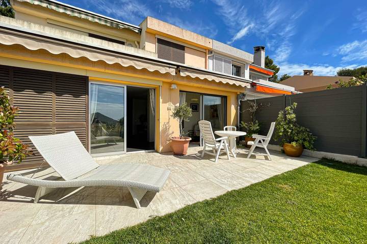 Location de vacances pour 8 personnes, avec jardin et piscine à Mandelieu-la-Napoule - 2