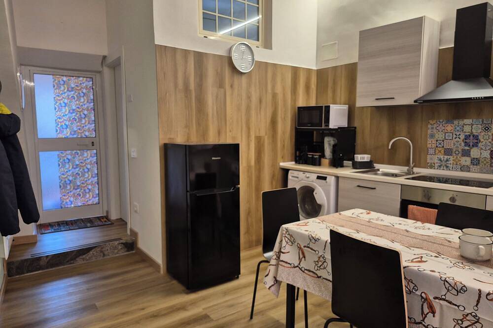 Entire apartment, Cozy downtown apartment within walking distance of the most attractive spots in Tivoli, Rome Province