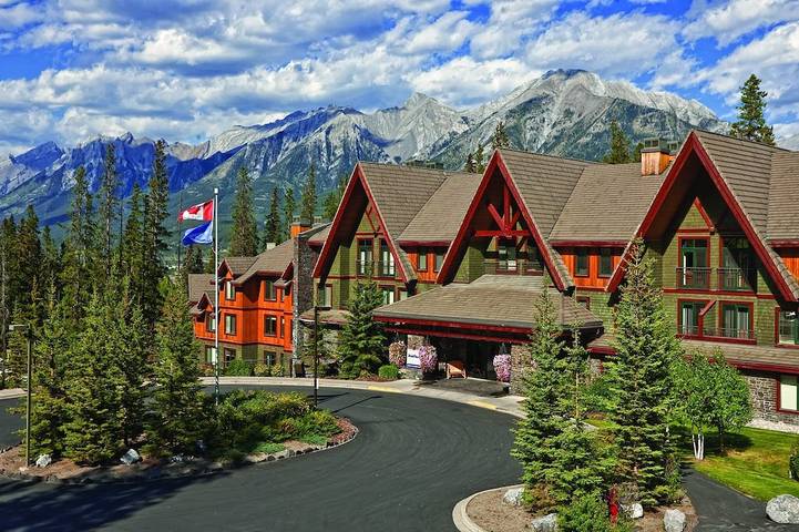 Hotel for 4 people, with pool and hot tub in Alberta