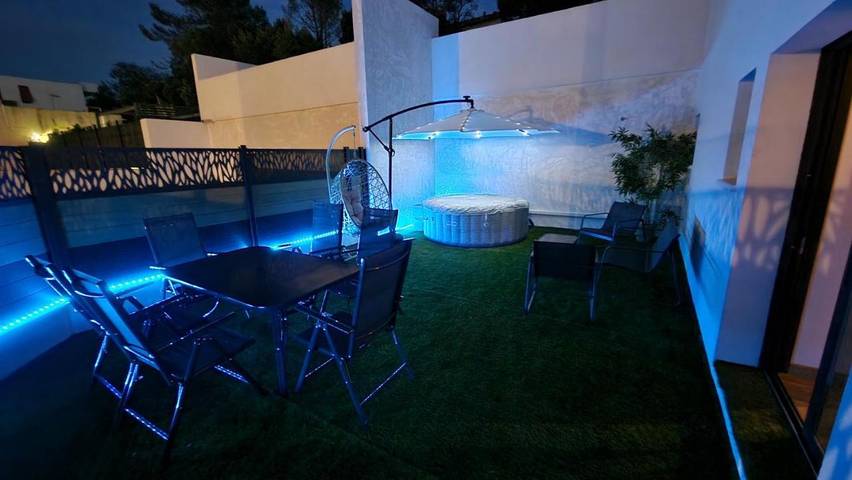 Gîte pour 6 personnes, avec Jacuzzi et Terrasse ainsi que Jardin et Vue à Carnoux-en-Provence - 2