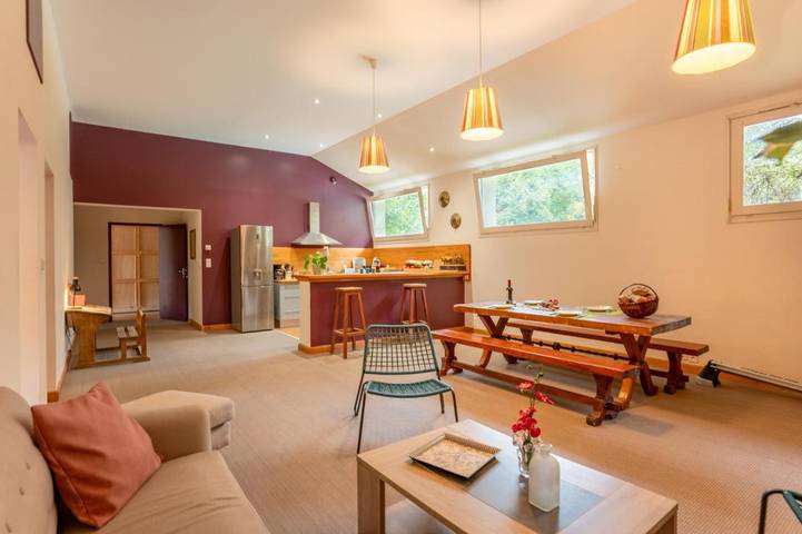 Maison de campagne pour 4 personnes, avec jardin et vue dans Magnan