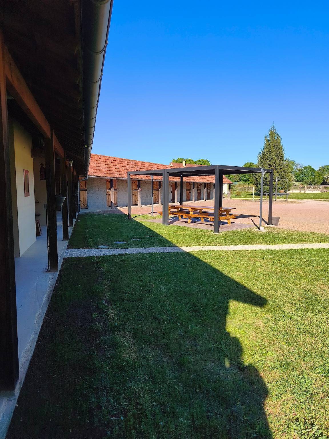 Gîte Jeunot Urzy Nièvre – 15 Personen, 3 Schlafzimmer, ruhige Lage am Waldrand in Varennes-Vauzelles, Nièvre