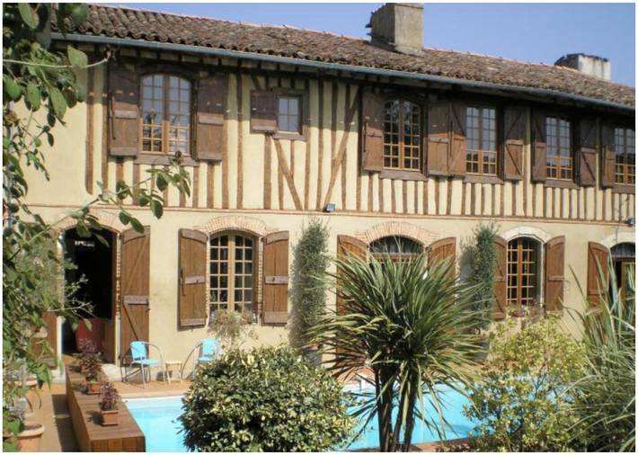 Gîte pour 4 personnes, avec Terrasse et Piscine à L'Isle-en-Dodon