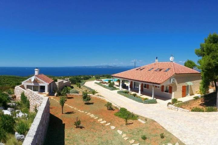 Villa for 16 people, with view and garden as well as pool, with pets - 1