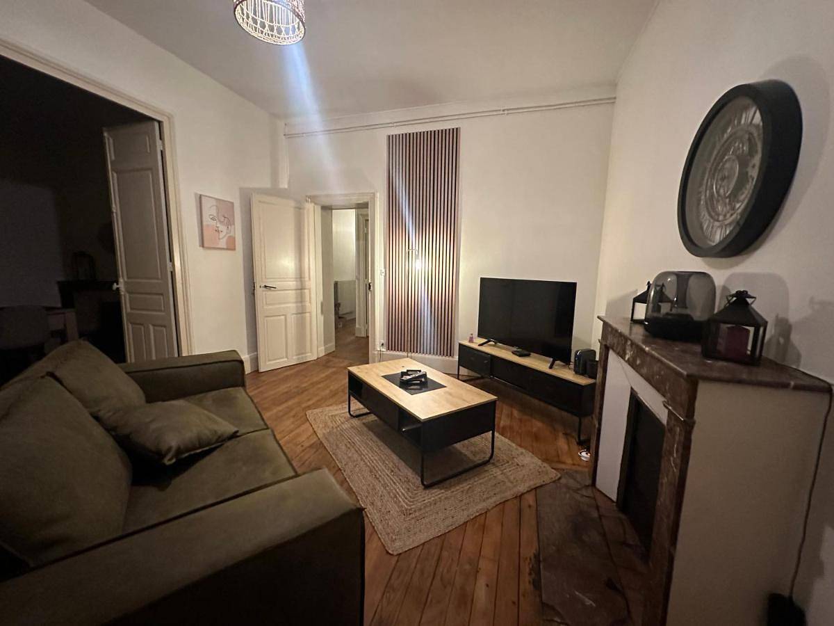 Appartement entier, F4 Cosy Centre Moulins - 3 chambres lits doubles -idéal Famille & Séjour Pro in Moulins, Allier