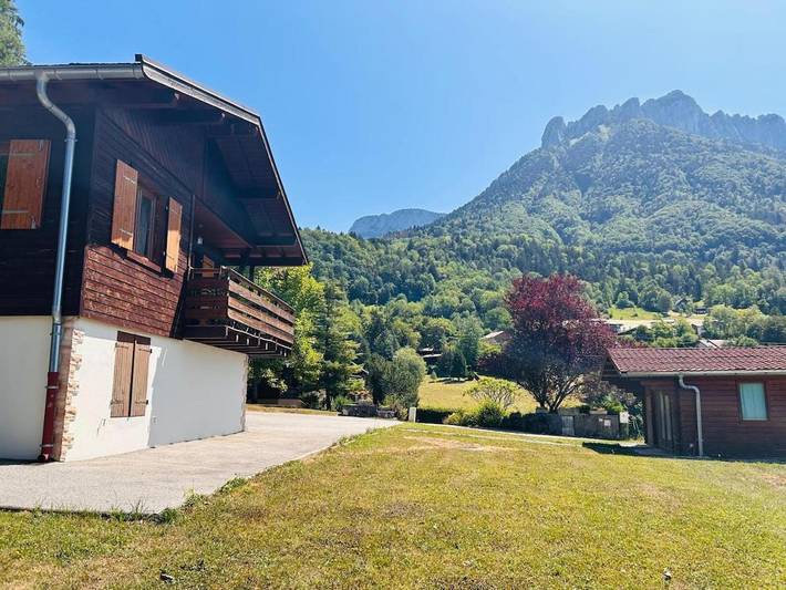 Gîte pour 6 personnes, avec Balcon et Terrasse ainsi que Jardin et Vue à Bluffy