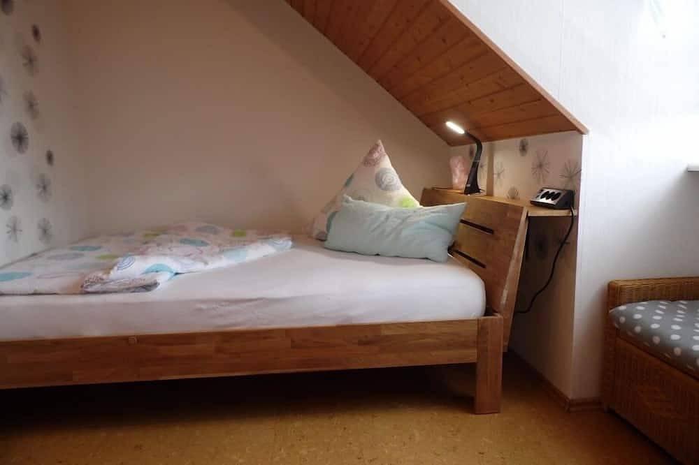 Ganze Wohnung, Gemütliches Feriendomizil (80qm) mit Balkon und freier Unterbringung für Kinder unter 6 Jahren in Eußenheim, Maindreieck