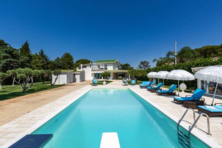 Casa vacanza per 11 persone, con Giardino e Piscina nonché Sauna a Oria