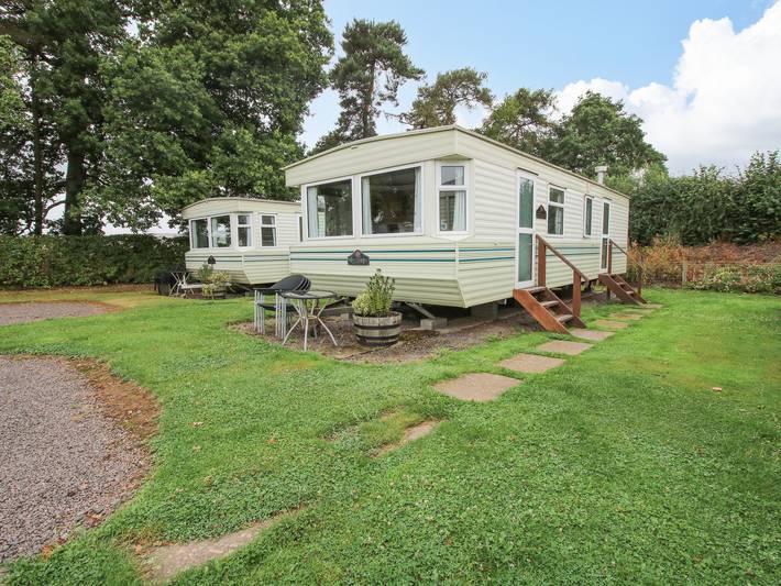 Caravan for 4 people, with Garden in West Midlands