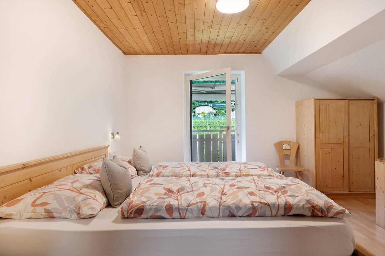 Zimmer 'Haus Stolz mit Frühstück' mit Bergblick, Wi-Fi und Klimaanlage in Unterrain, Eppan an der Weinstraße