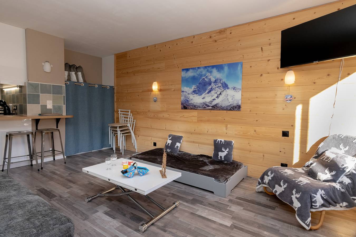 Entire studio, Apartment 'L'Alt-Aillon' with Mountain View and Balcony in Aillon-le-Jeune, Chambéry region