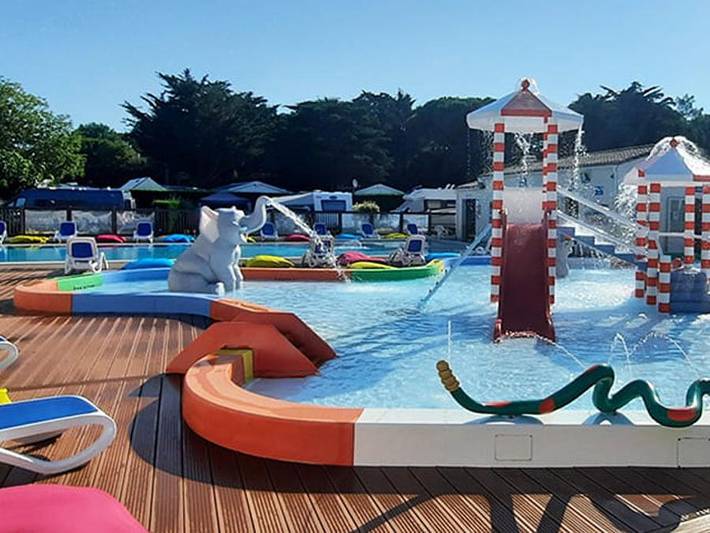Camping tent for 4 people, with Children pool and Sauna in Ile de Re