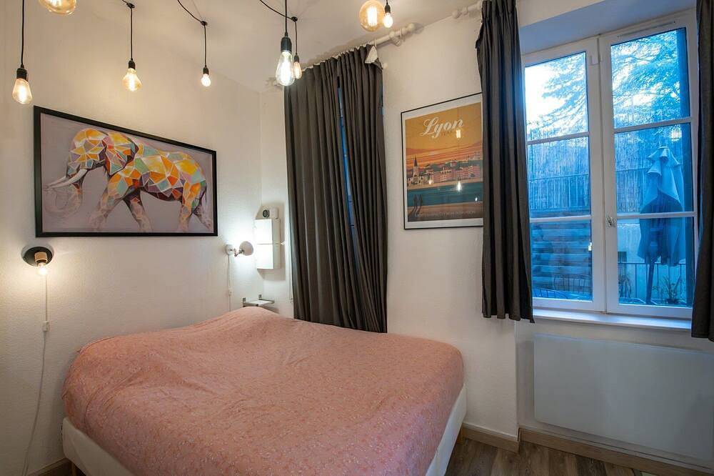 Entire apartment, Le Matisse - cosy studio with parking and terrace in Fourvière, Lyon