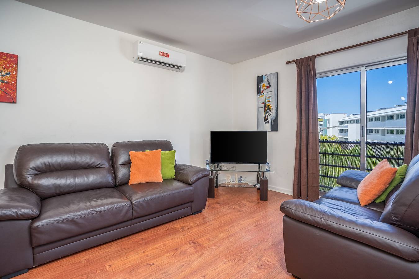 Apartamento inteiro, Apartamento 'Los Hermanos' com varanda e Wi-Fi in Praia da Rocha, Portimão