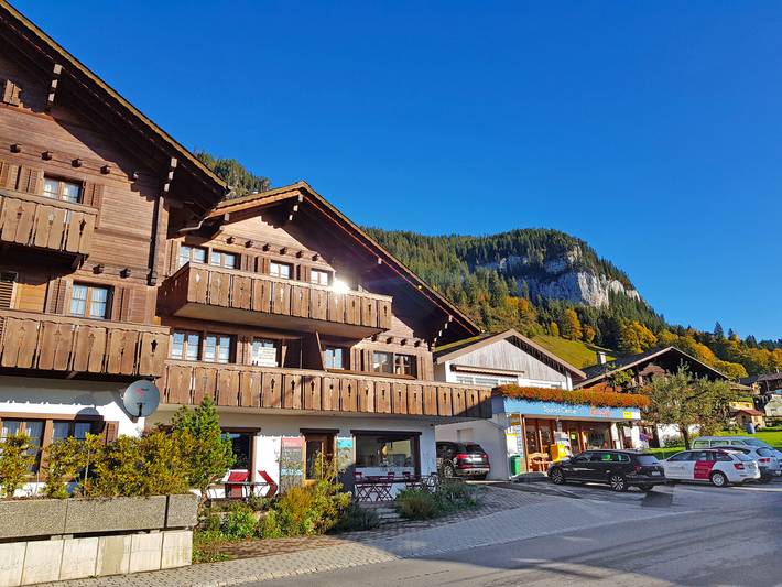 Ferienwohnung für 6 Personen, mit Balkon und Seeblick sowie Ausblick am Thunersee