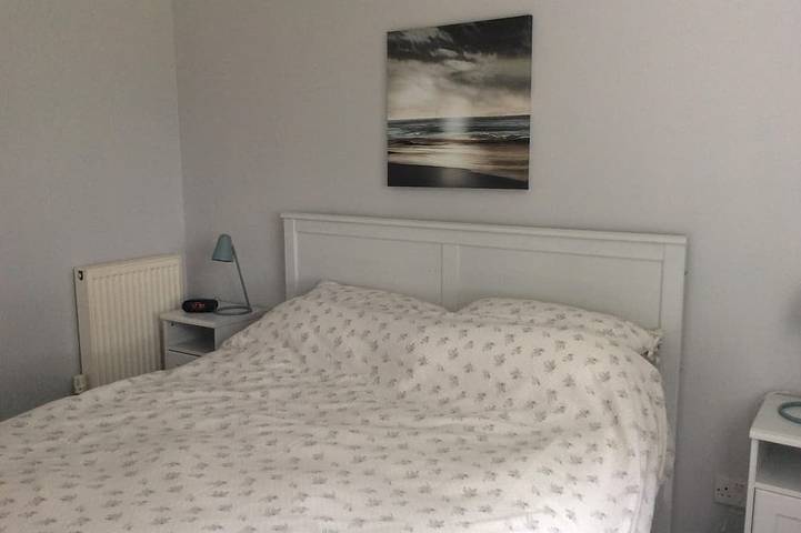3 Bedroom Bungalow with large secure garden close to Sandy Beaches in Rhosneigr, Isle of Anglesey